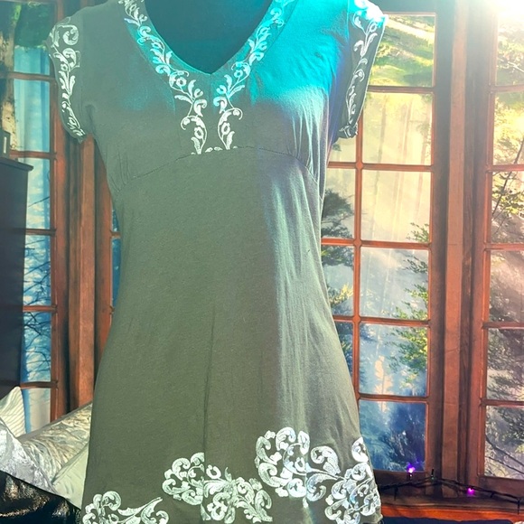 #355-BCBG (M) capped sleeve top in dusty sage, beautiful, white embroidery trim - Picture 1 of 8